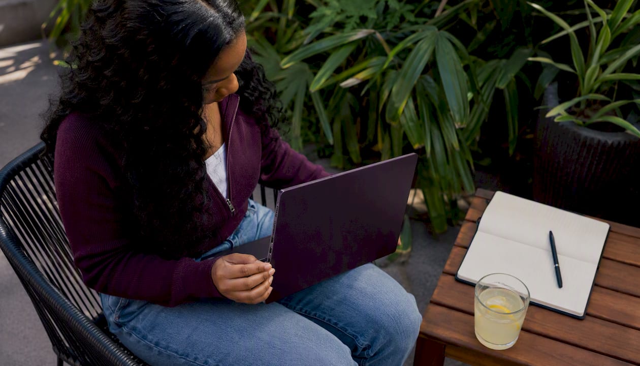 Tech blogger inspecting MacBook Pro 14 case