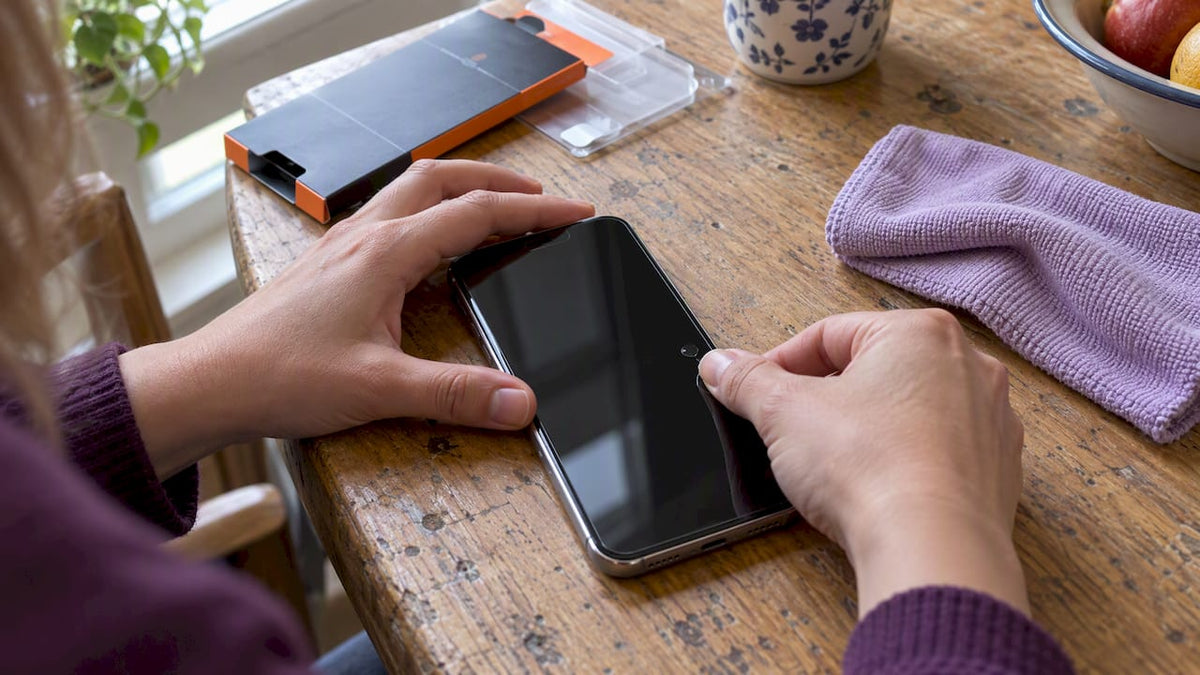 AMORUS screen protector with visible air bubbles